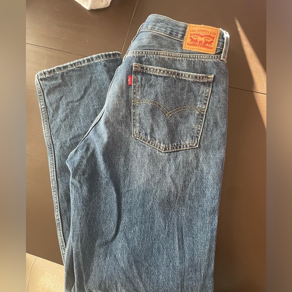 Women’s Levi jeans - Picture 1 of 2